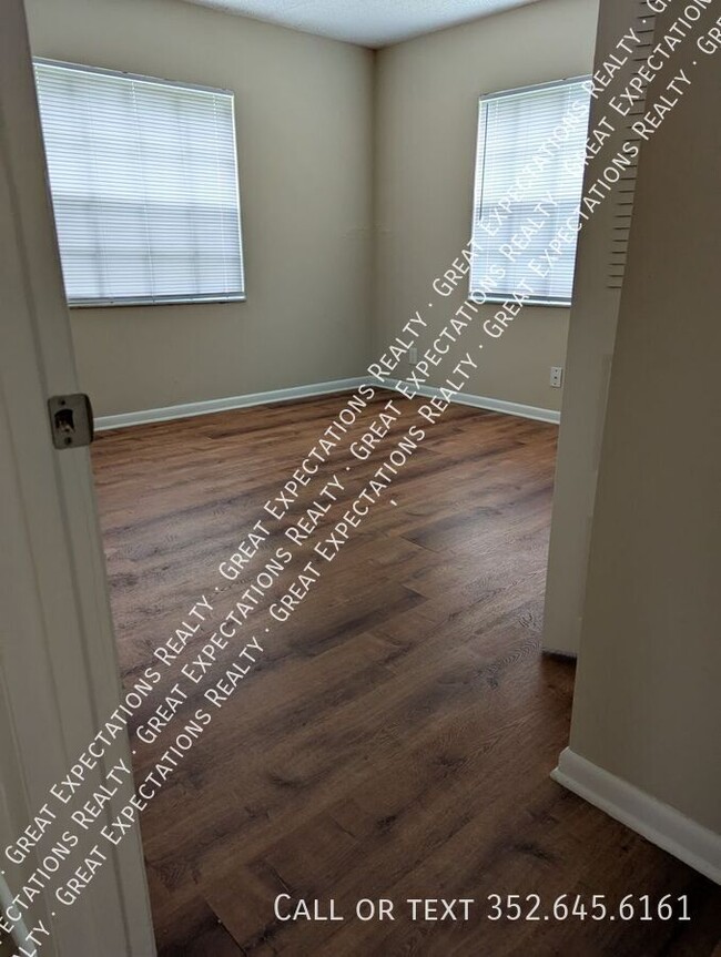 Building Photo - 121 SE 13th Ave