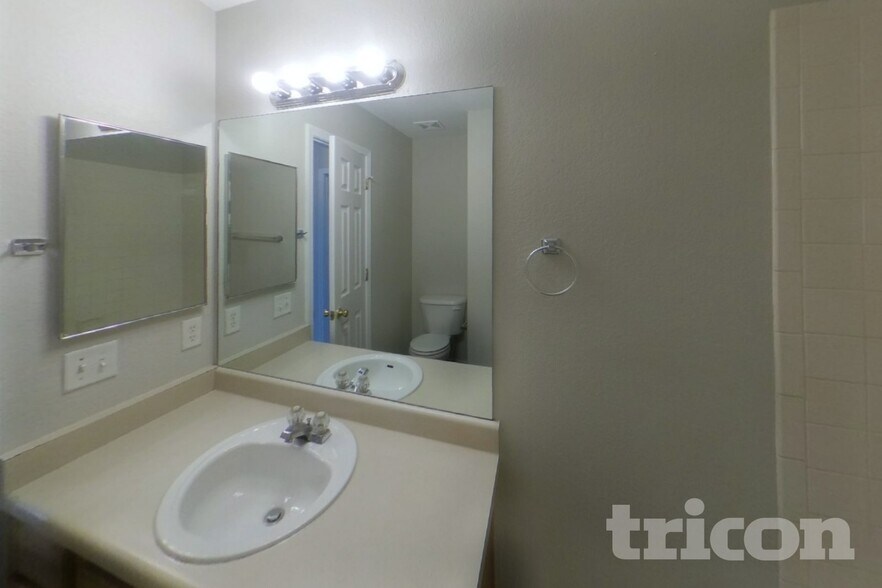 Building Photo - 7548 Middle Bay Way