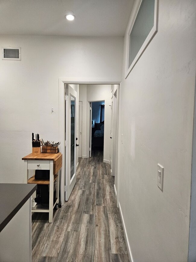 Building Photo - 540 Orange Ave