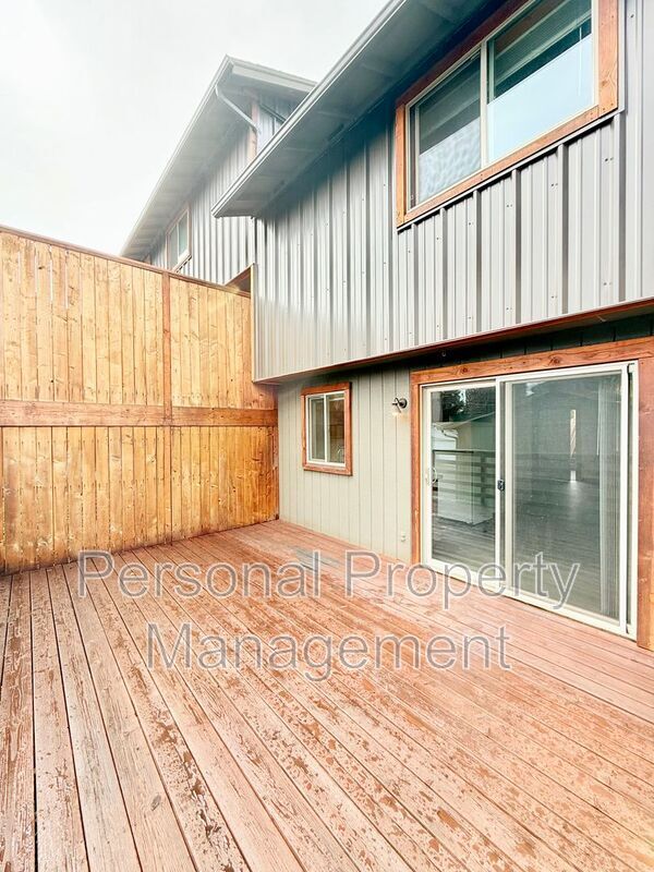 Building Photo - 3919 H St