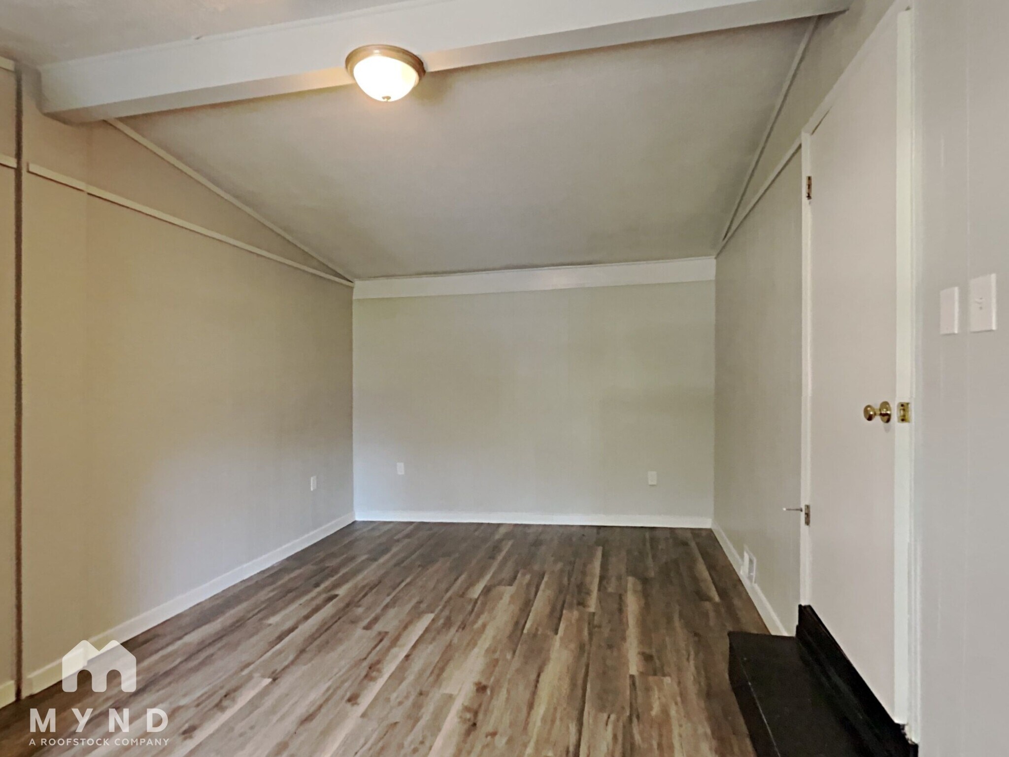 Building Photo - 682 Milford Dr SW