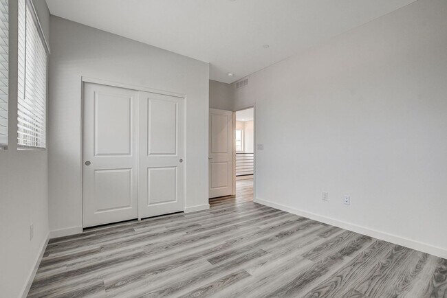 Building Photo - Spacious 3-Bed Summerlin Home with Den, Lo...