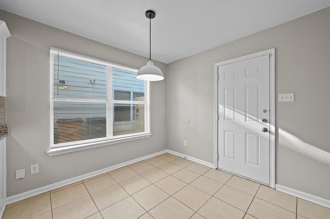 Building Photo - 2318 Riddle Rd