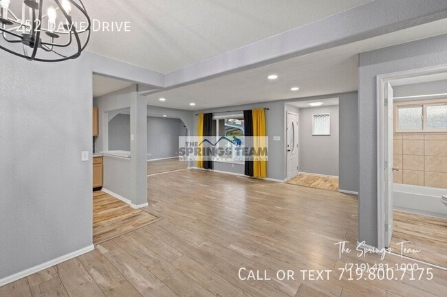 Building Photo - 252 Davie Dr