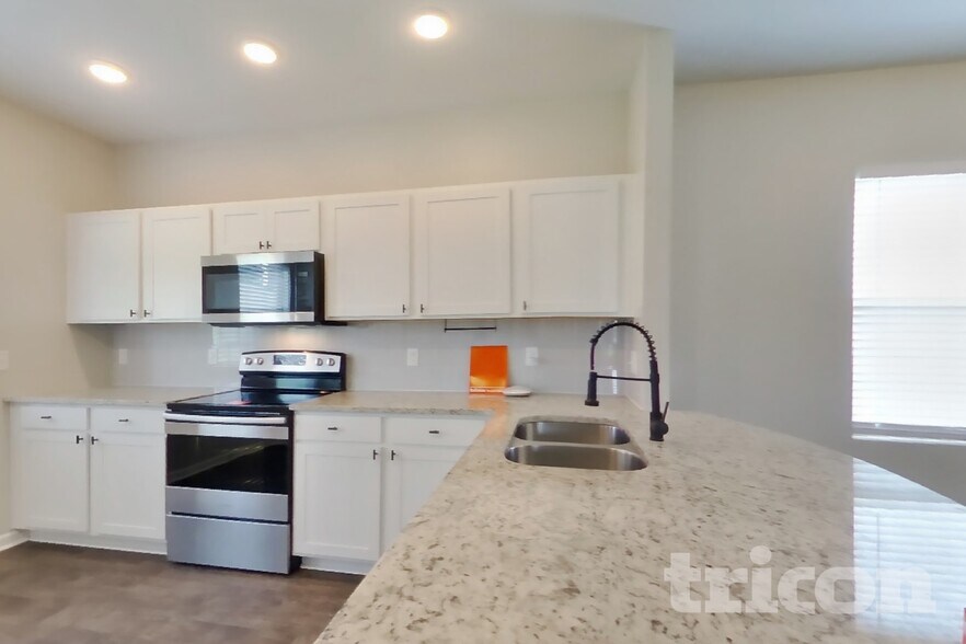 Building Photo - 1035 Lonergan Cir