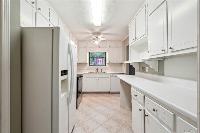 Building Photo - 2885 Webb Rd