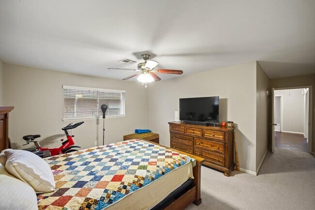 Building Photo - 5810 Wigton Dr