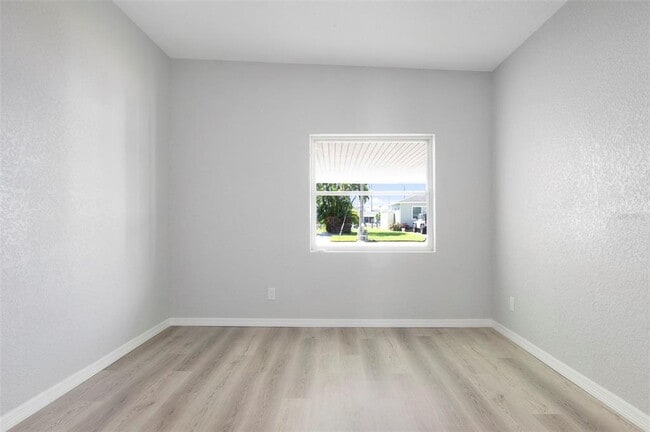 Building Photo - 304 E Madeira Ave