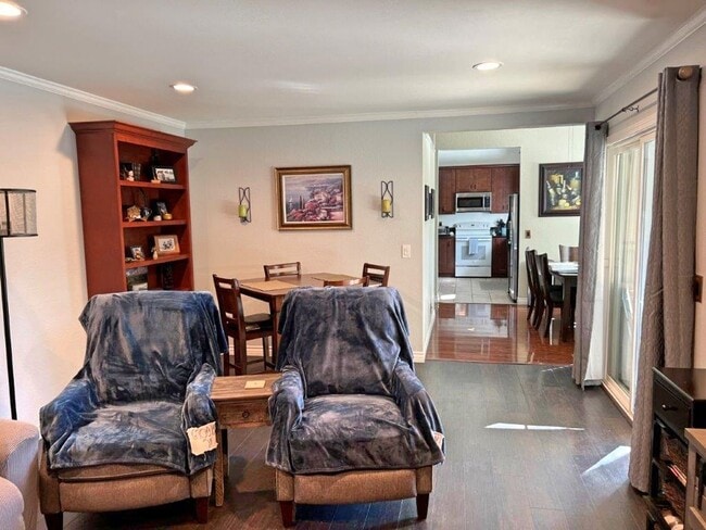 Building Photo - BEAUTIFULLY REMODELED 2 STORY VACAVILLE *S...
