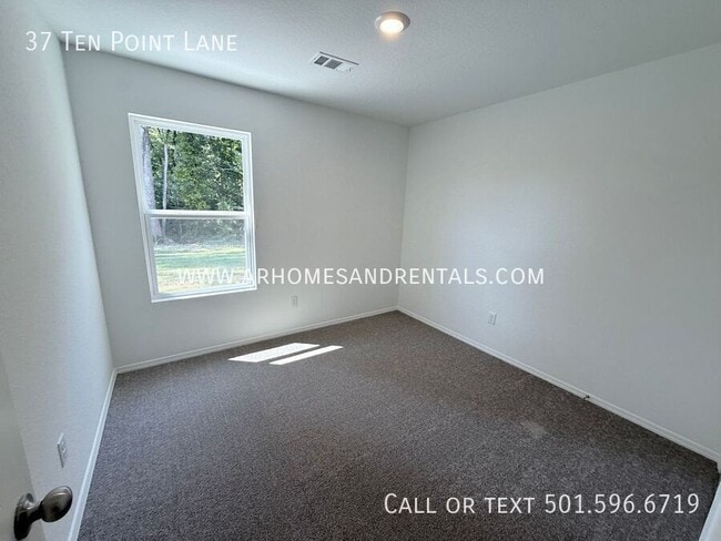 Building Photo - 37 10 Point Ln
