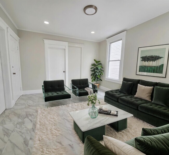 Building Photo - 910 20th St