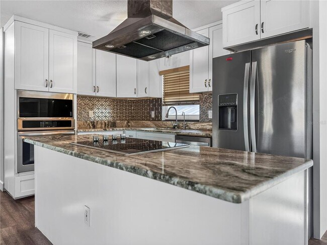 Building Photo - 2304 Country Club Rd