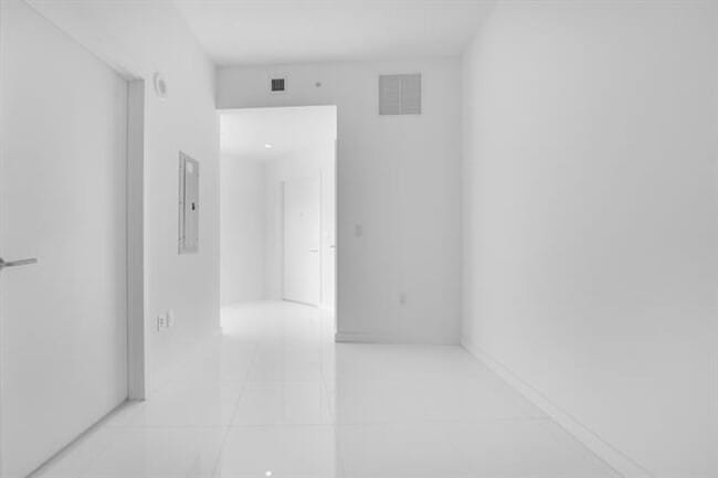 Building Photo - 851 NE 1st Ave