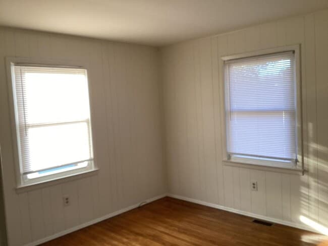 Building Photo - 242 E 35th St