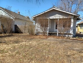 Building Photo - Cute 2 bedroom, 1 bathroom home on Southeast side