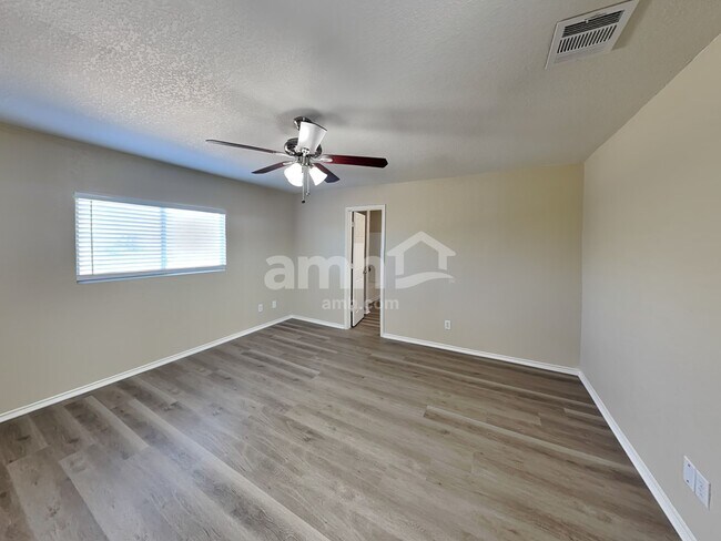 Building Photo - 3739 Hideaway Grn