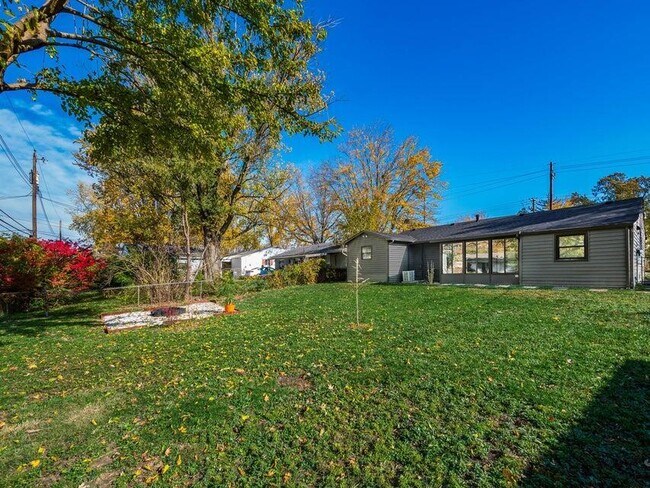 Building Photo - 1543 S Hamilton Rd