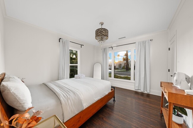 Building Photo - 2624 S Palm Grove Ave