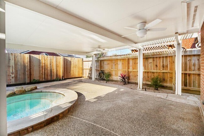 Building Photo - 23122 Beech Canyon Dr