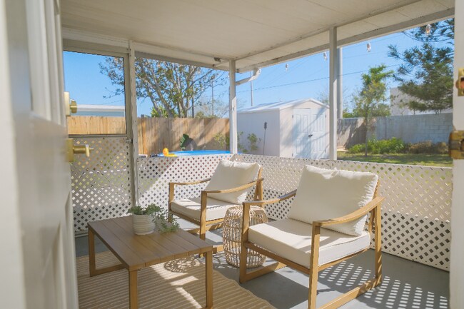 Building Photo - 1752 Banyan Dr
