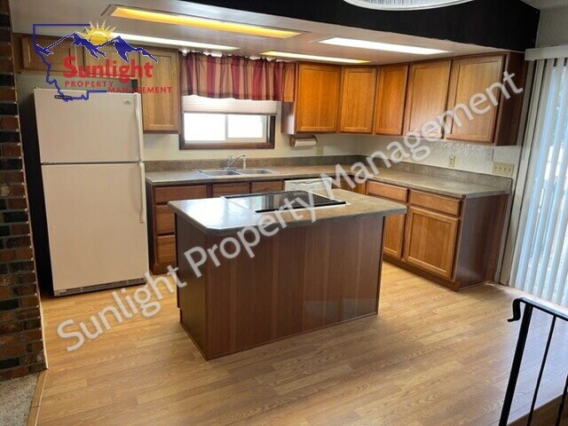 Building Photo - "Spacious 3-Bed, 2-Bath Duplex in Prime Billings Location – 1500 Sq Ft of Comfort!"