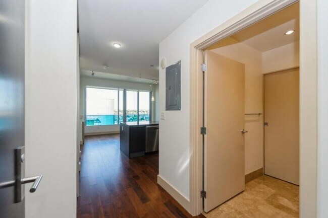 Building Photo - 1 bedroom in Seattle WA 98101