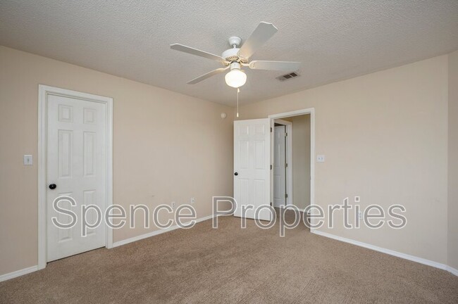 Building Photo - 809 Travis Ct