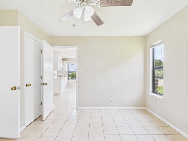 Building Photo - Charming 1-Bedroom Retreat on Friendship L...
