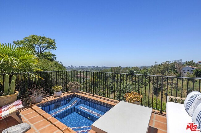 Building Photo - 1381 Summitridge Dr