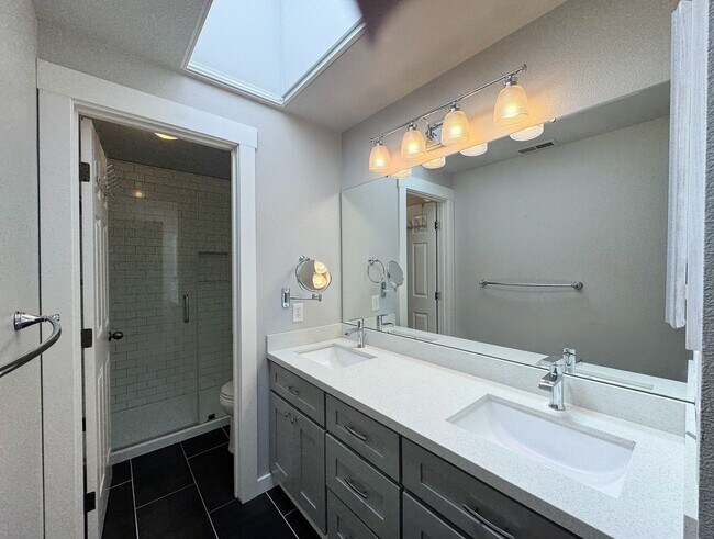 Building Photo - Charming 3-Bedroom Home in Desirable Gem H...
