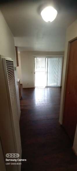 Building Photo - 550 SE 8th Ave