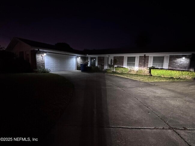 Building Photo - 7335 Floral Ridge Dr