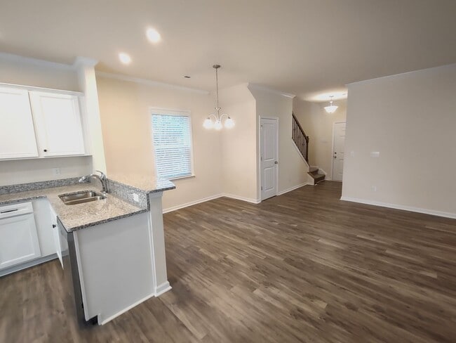 Building Photo - Beautiful Home located in the Starmount Co...