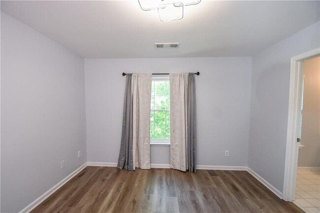 Building Photo - 2201 Landing Walk Dr