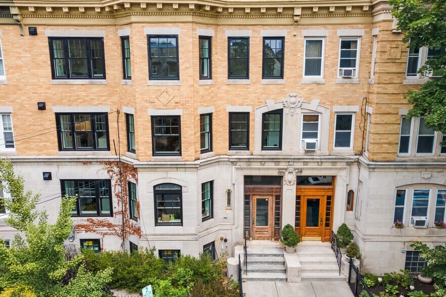 Building Photo - 128 Longwood Ave