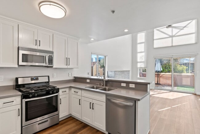 Building Photo - Well maintained two-story condo - Bright End Unit - Lease Terms Options Outlined in Description