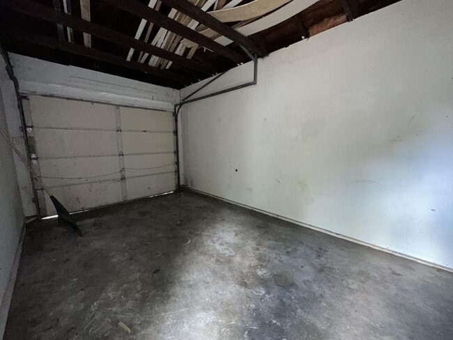 Building Photo - Lovely 2 Bedroom / 2 Bath for Rent - Section 8 Welcome