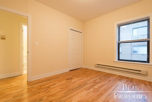 Building Photo - 1 bedroom in CHICAGO IL 60657