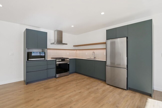 Building Photo - 1422 Tamarind Ave