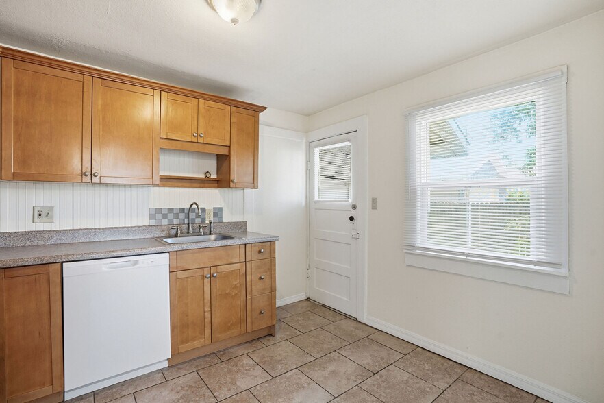 Building Photo - 409 Lebeau St