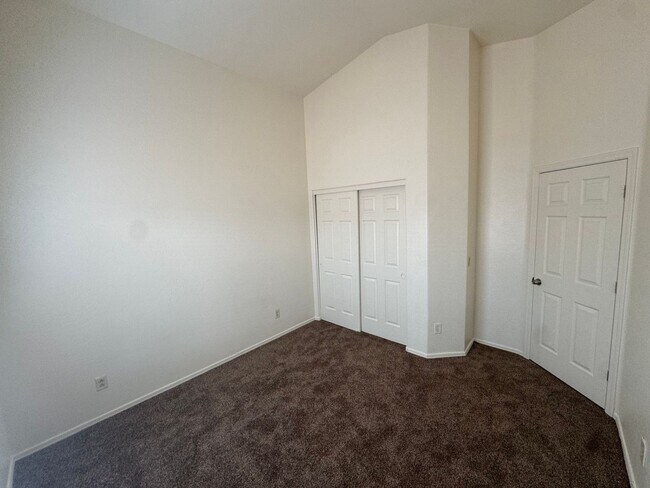 Building Photo - 1225 W Darrel Rd
