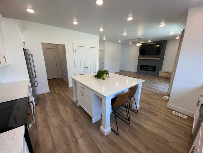 Building Photo - 3306 Eagle Mountain Town Home