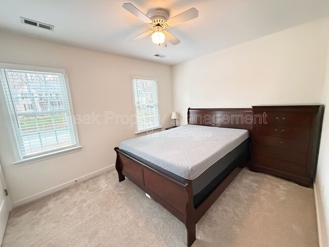 Building Photo - 11809 Sanbury Ln