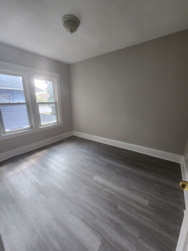 Building Photo - 126th,E.2681