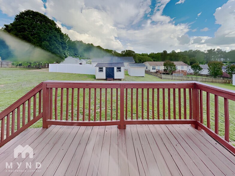 Building Photo - 608 Helms Dr