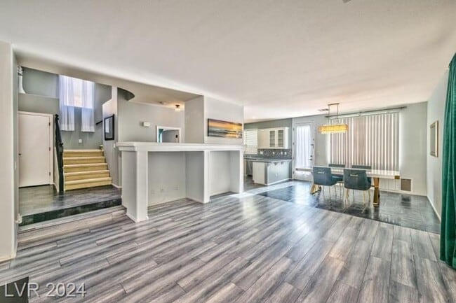 Building Photo - 4 Bedroom For Rent! Near Durango Station