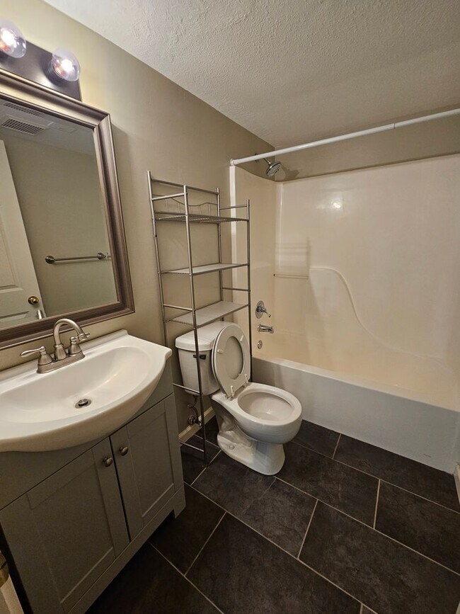 Building Photo - 2982 Rosedale Terrace
