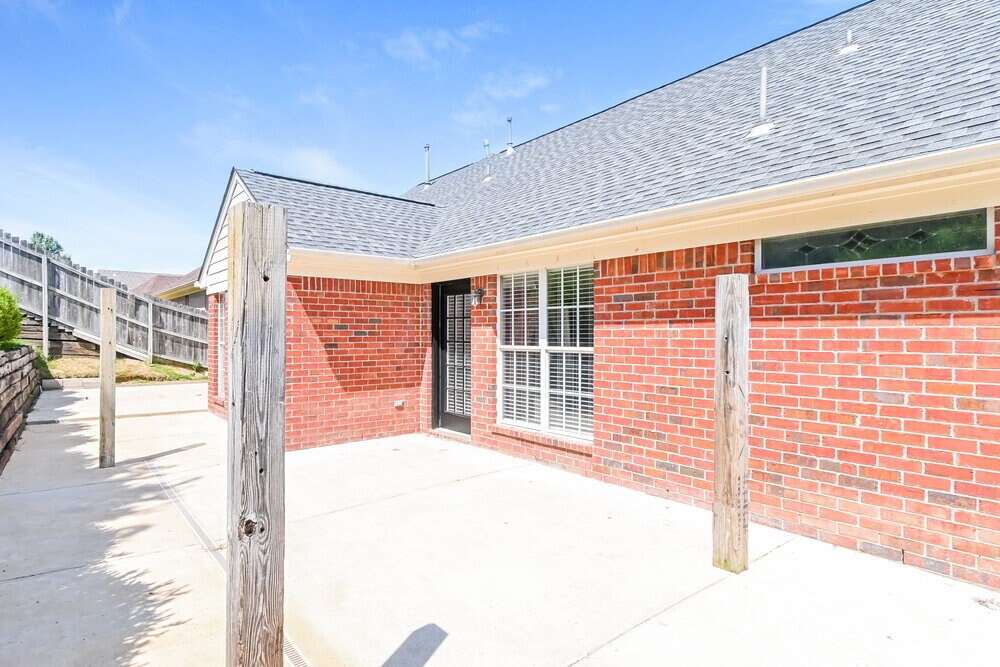 Building Photo - 2721 Shady Well