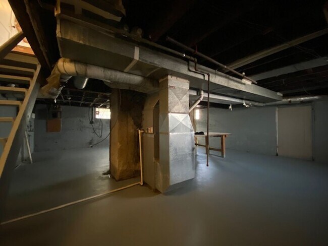 Building Photo - 1723-1725 N LIMESTONE