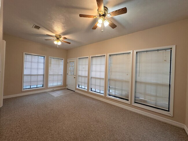 Building Photo - 1233 Port Arthur Terrace